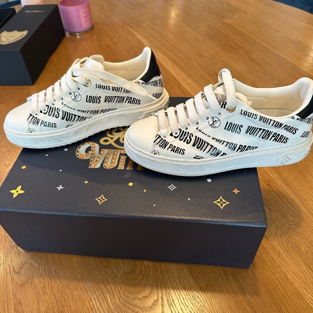 Louis Vuitton 100% Authentic Time Out White and Black Logo Sneakers Size 37 - Picture 4 of 5